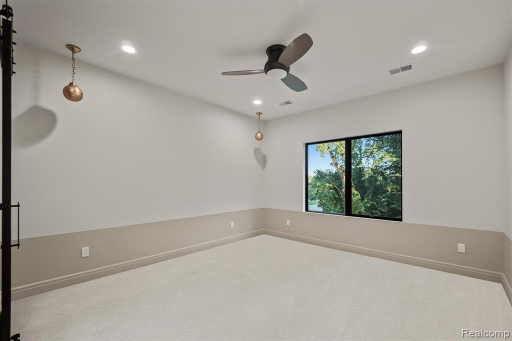 559 Barrington Park Drive, Bloomfield Hills, MI 48304 — Photo 35