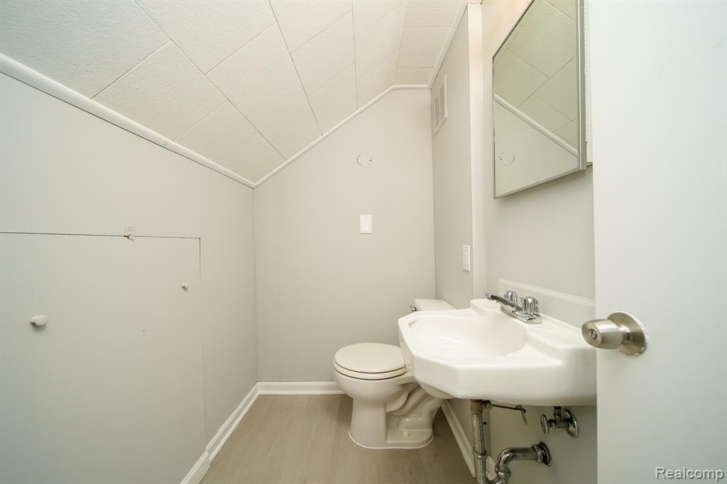 750 E Hayes Avenue, Hazel Park, MI 48030 — Photo 43