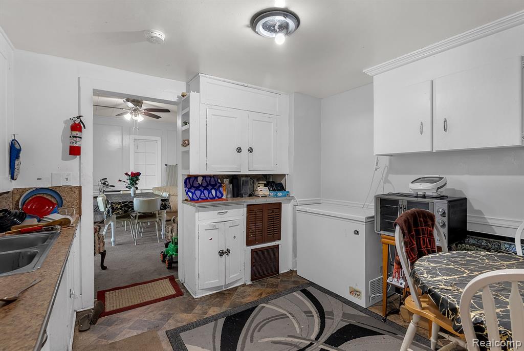 5706 Cardwell Street, Garden City, MI — Photo 12