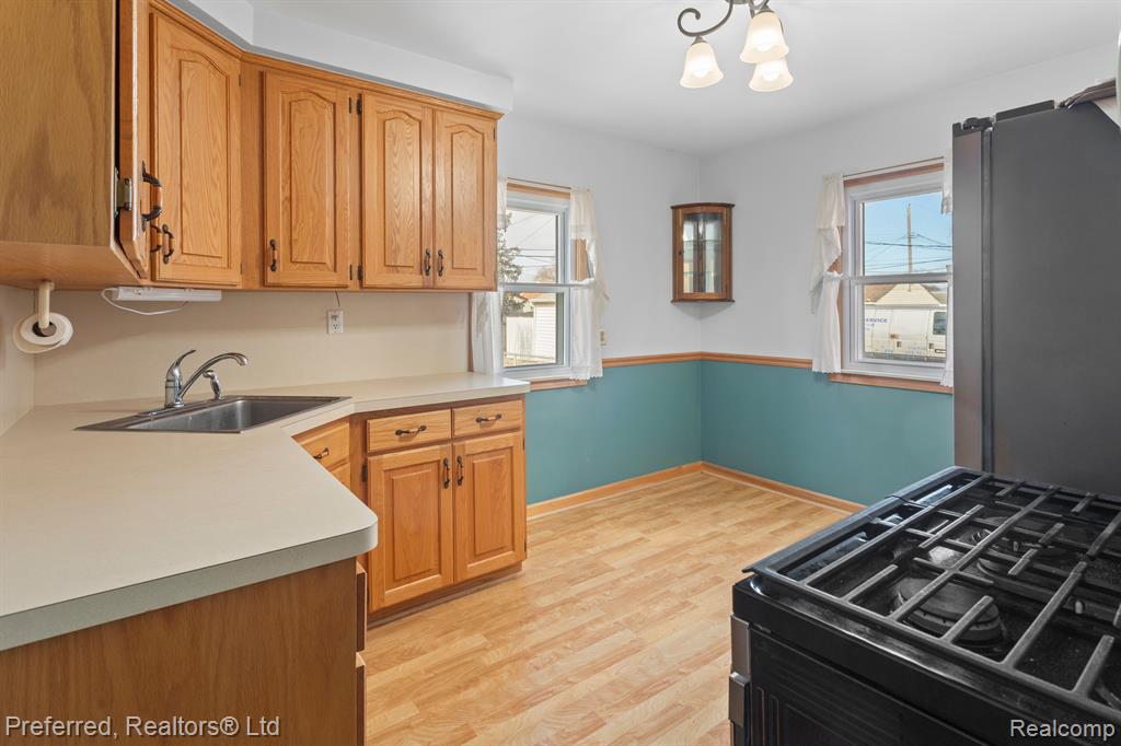 9980 HUBERT Avenue, Allen Park, MI 48101 — Photo 9