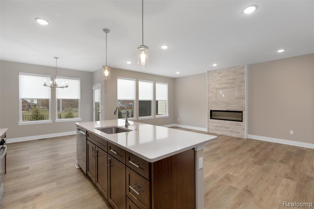807 Balmoral Ln, Troy, MI 48085 — Photo 7