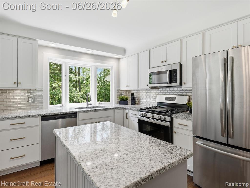 42047 CLEMONS Drive, Plymouth, MI 48170 — Photo 10