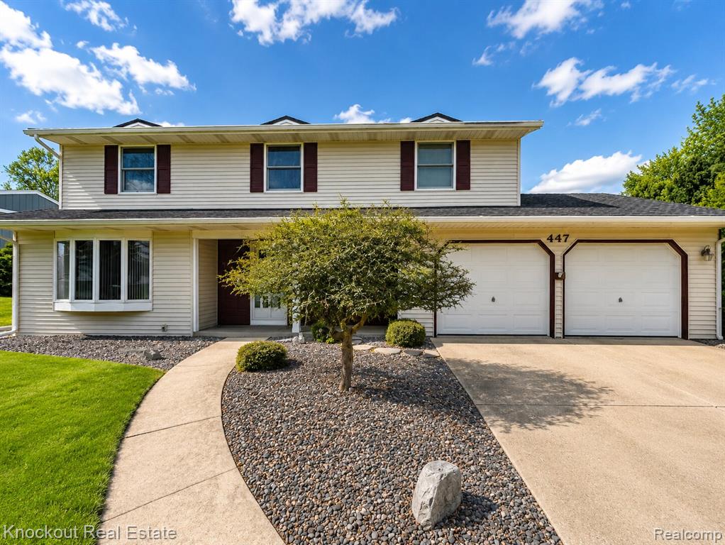 447 Harvest Lane, Frankenmuth, MI 48734 — front exterior