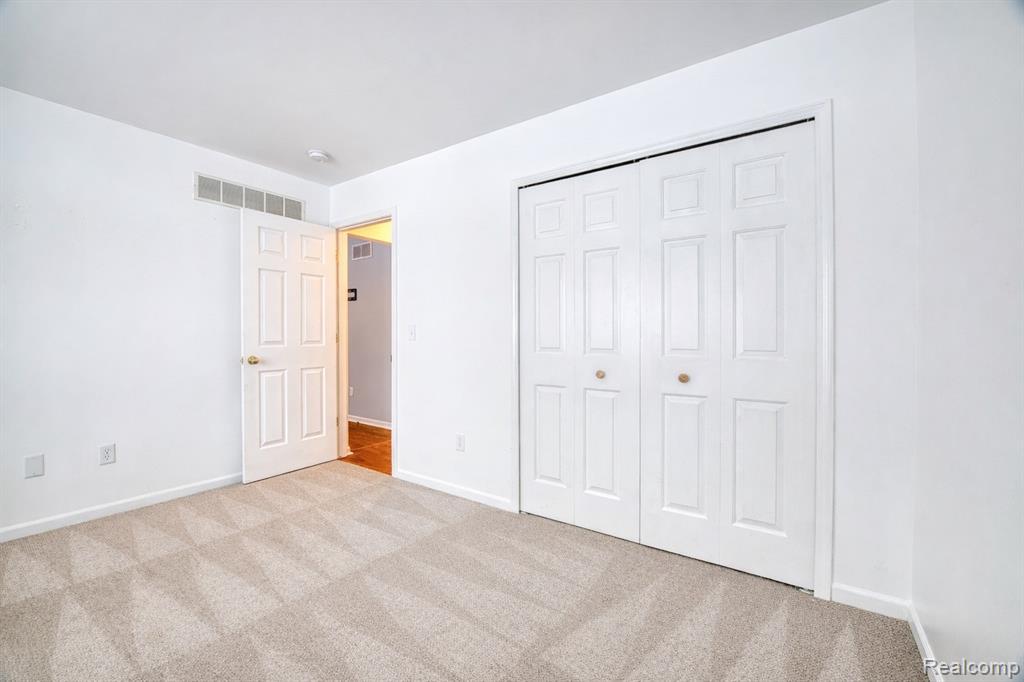 10237 Swan Lake Circle, Ypsilanti, MI 48197 — Photo 26