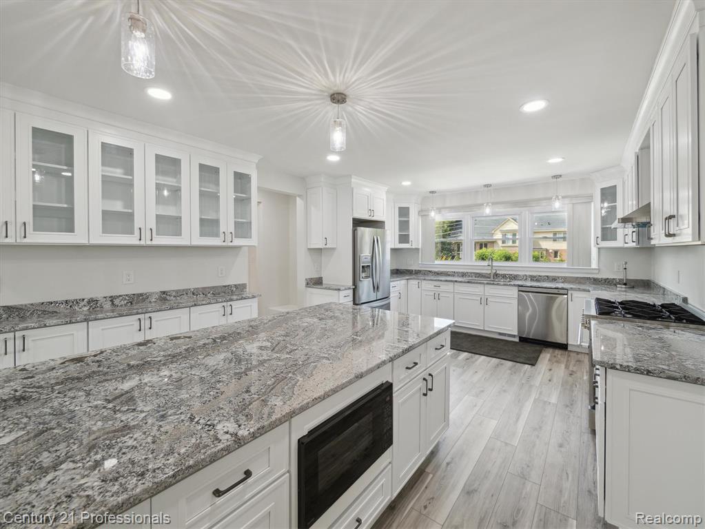 21120 Halsted Road, Farmington Hills, MI 48167 — Photo 13