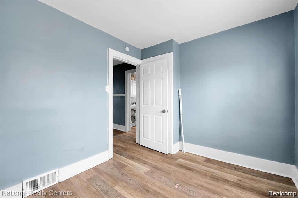 39 E Brockton Avenue, Madison Heights, MI 48071 — Photo 10