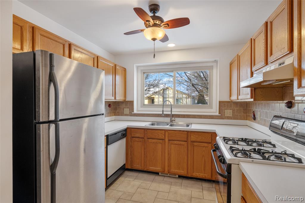 41816 Greenwood Lane, Clinton Twp, MI 48038 — Photo 11