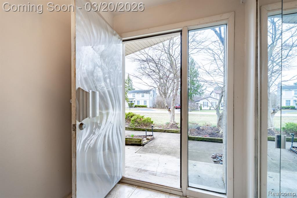5832 Shaun Road, West Bloomfield, MI — Photo 3