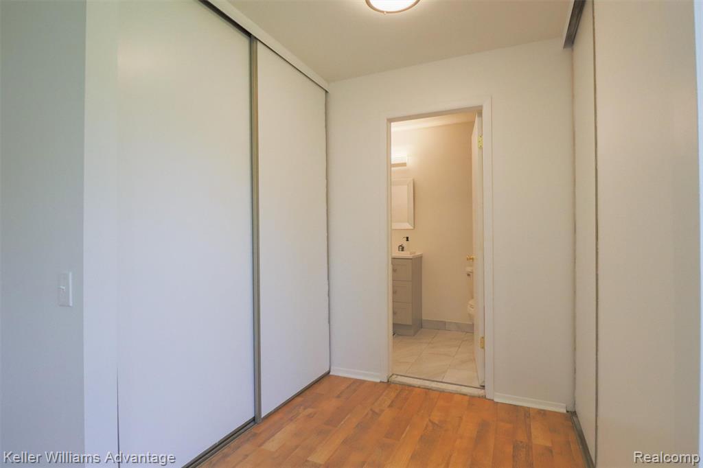 5262 Kingsfield Drive, West Bloomfield, MI — Photo 18