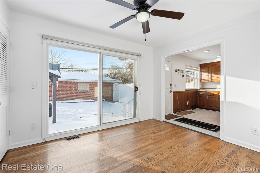 6341 N Charlesworth Street, Dearborn Heights, MI 48127 — Photo 10