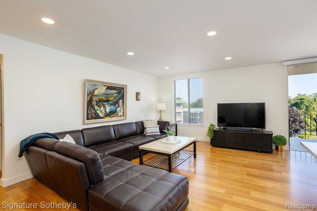 600 W Brown Street, 301, Birmingham, MI 48009 — Photo 2