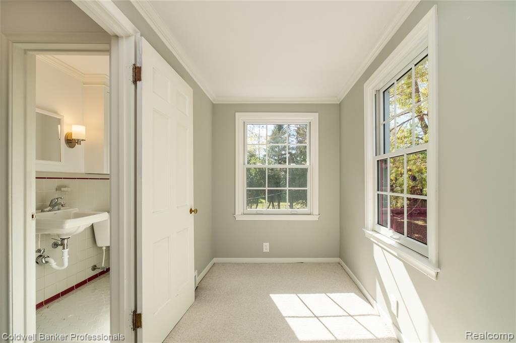 499 Sunningdale Drive, Grosse Pointe Woods, MI 48236 — Photo 33