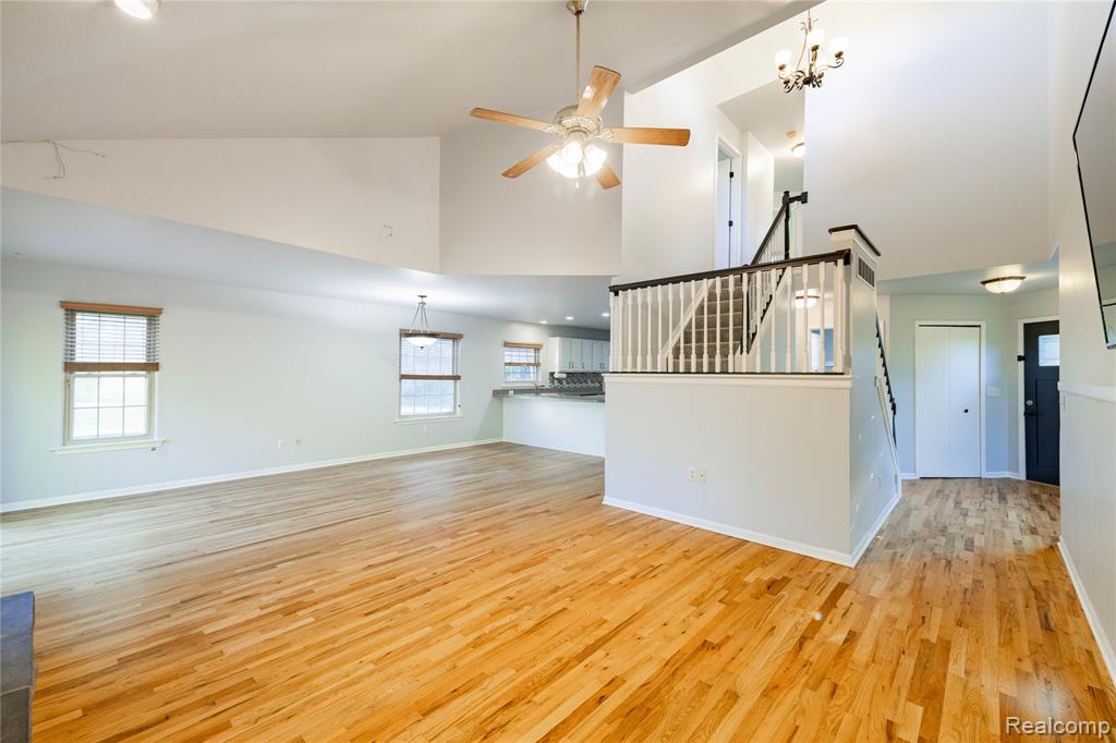 751 Lochaven Road, Waterford, MI 48327 — Photo 9