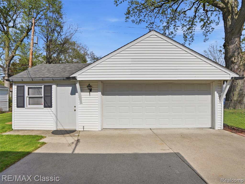 9116 Tecumseh Avenue, Redford, MI 48239 — Photo 35