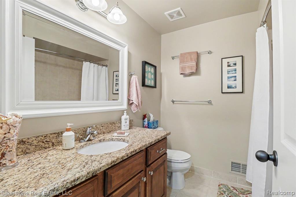 651 Wynstone Circle N, Oakland, MI — Photo 31