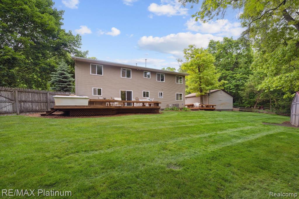 11520 WEIMAN Drive, Pinckney, MI 48169 — Photo 26