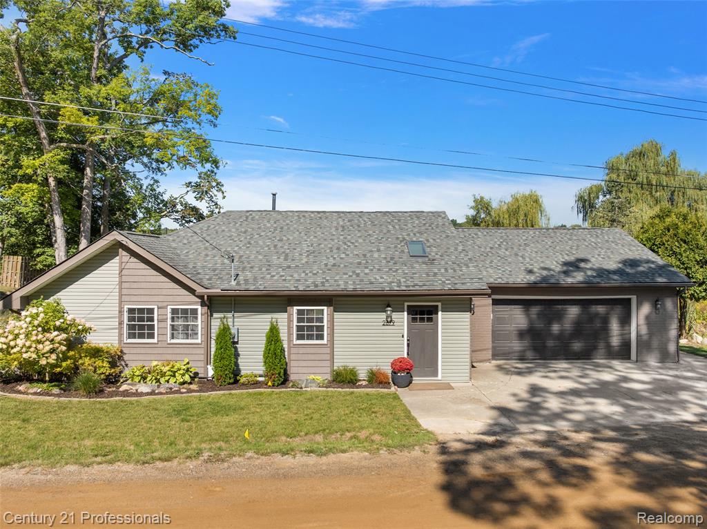 2679 Lakeview Drive, Ortonville, MI 48462 — front exterior