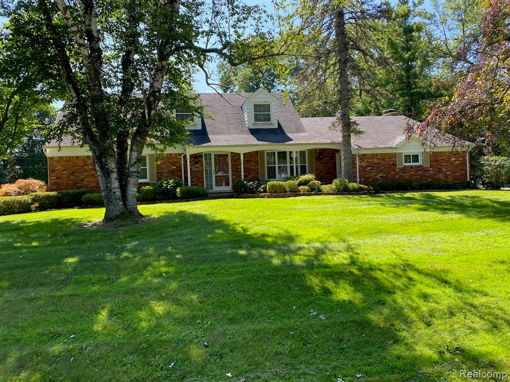 5659 KINGSMILL, Bloomfield Hills, MI — front exterior