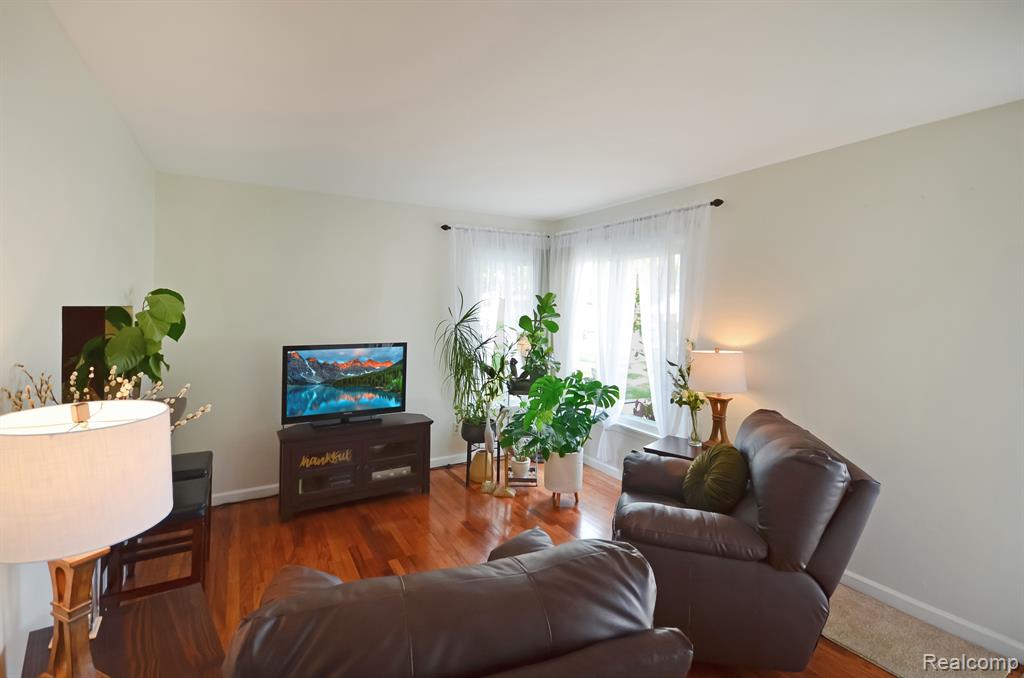 43475 Deborah Drive, Sterling Heights, MI 48313 — Photo 5