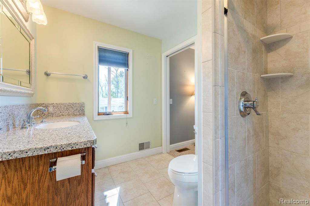 6455 LAKEVIEW Drive, MI — Photo 45