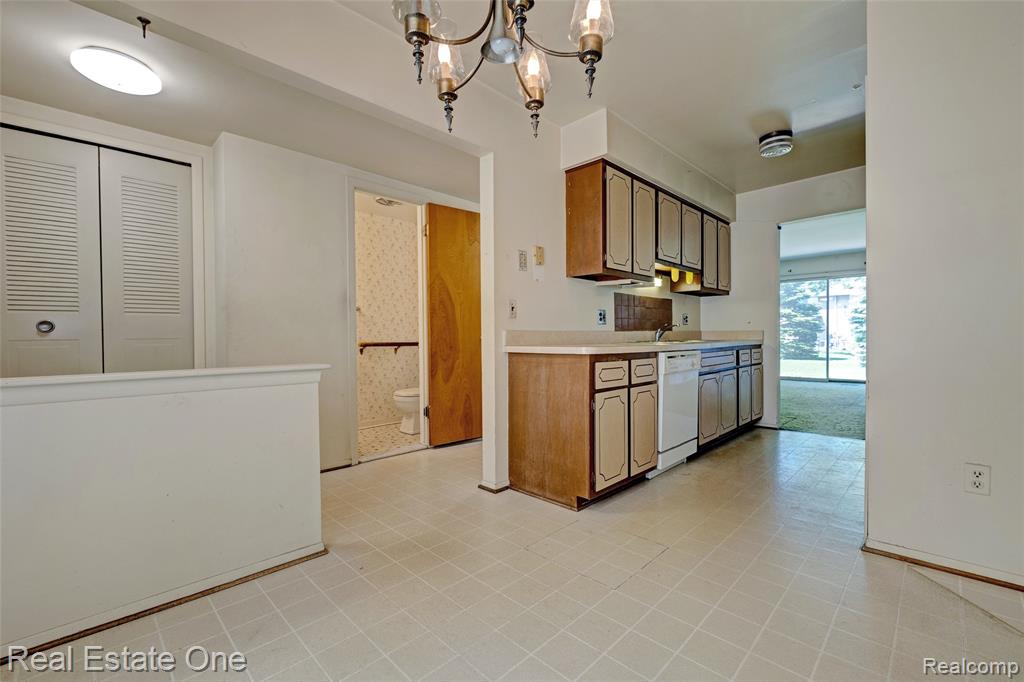4456 15 Mile Road, Sterling Heights, MI 48310 — Photo 6