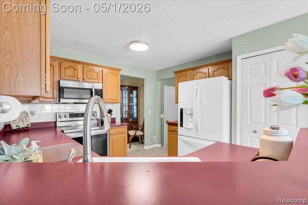 8330 Sherwood Drive, Grand Blanc, MI 48439 — Photo 13