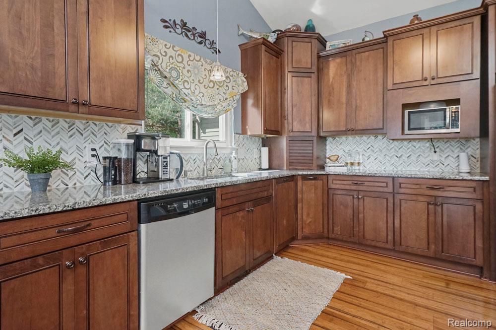 9450 SANDLEWOOD Court, Whitmore Lake, MI 48189 — Photo 27