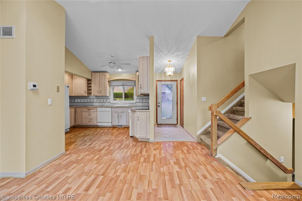 6785 GRASSLAND Avenue, West Bloomfield, MI 48324 — Photo 9