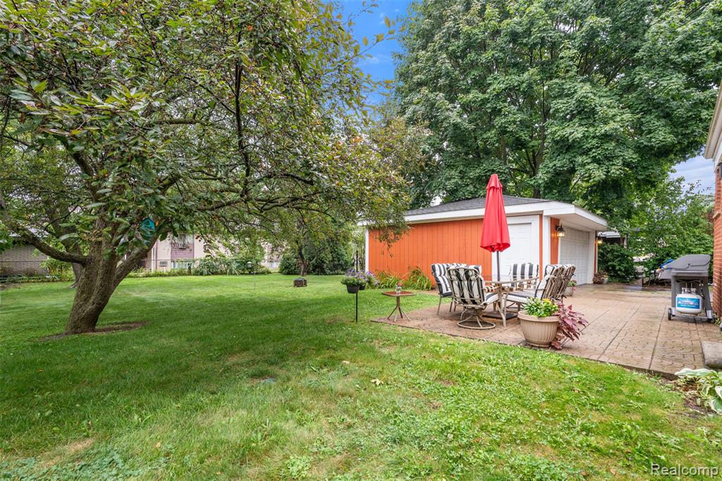 920 Elira Road, Waterford, MI 48328 — Photo 24