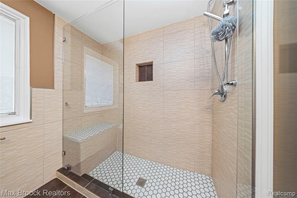 5597 Apple Ridge Trail, West Bloomfield, MI — Photo 42