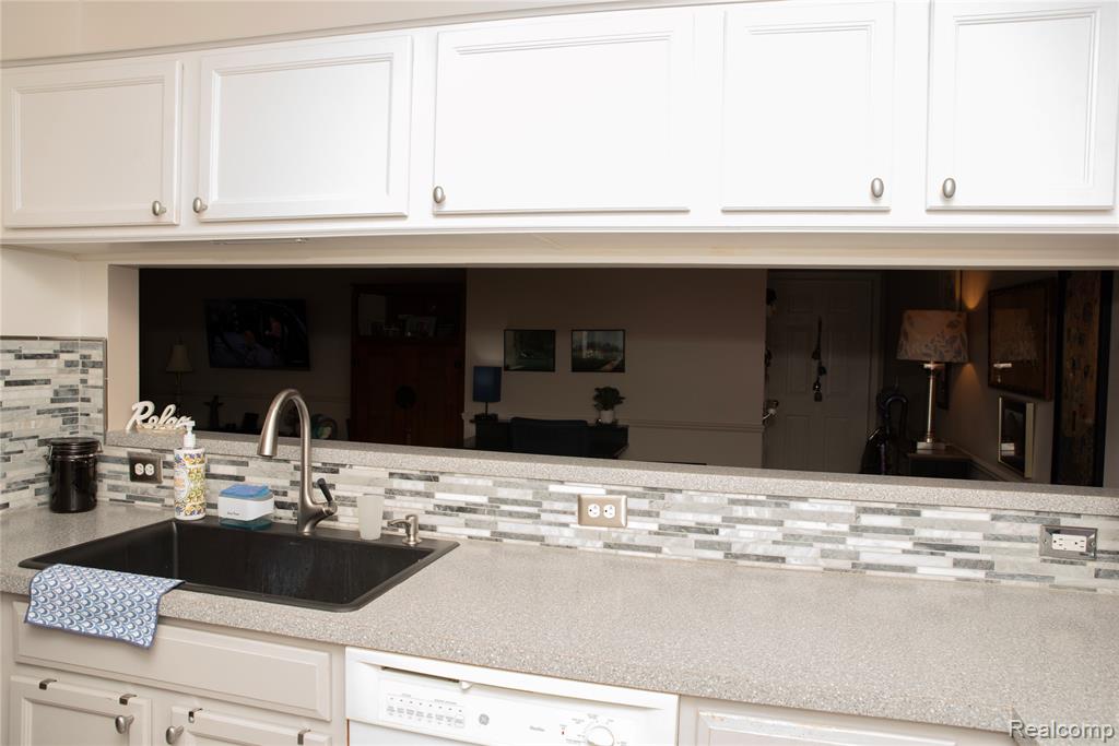 22073 Fairlane Boulevard, Woodhaven, MI 48183 — Photo 6