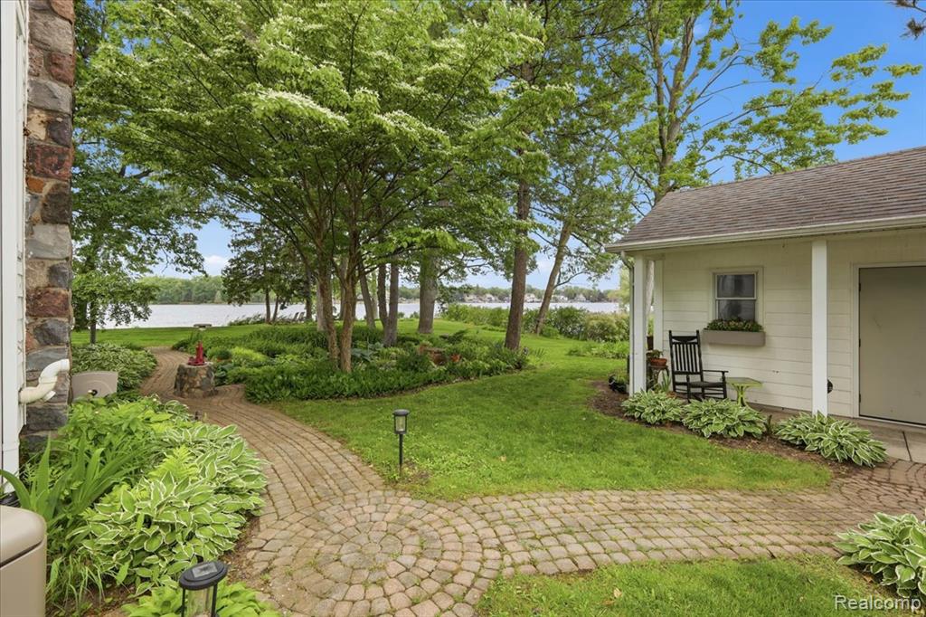 6880 Forestlawn Court, Waterford, MI 48327 — Photo 5