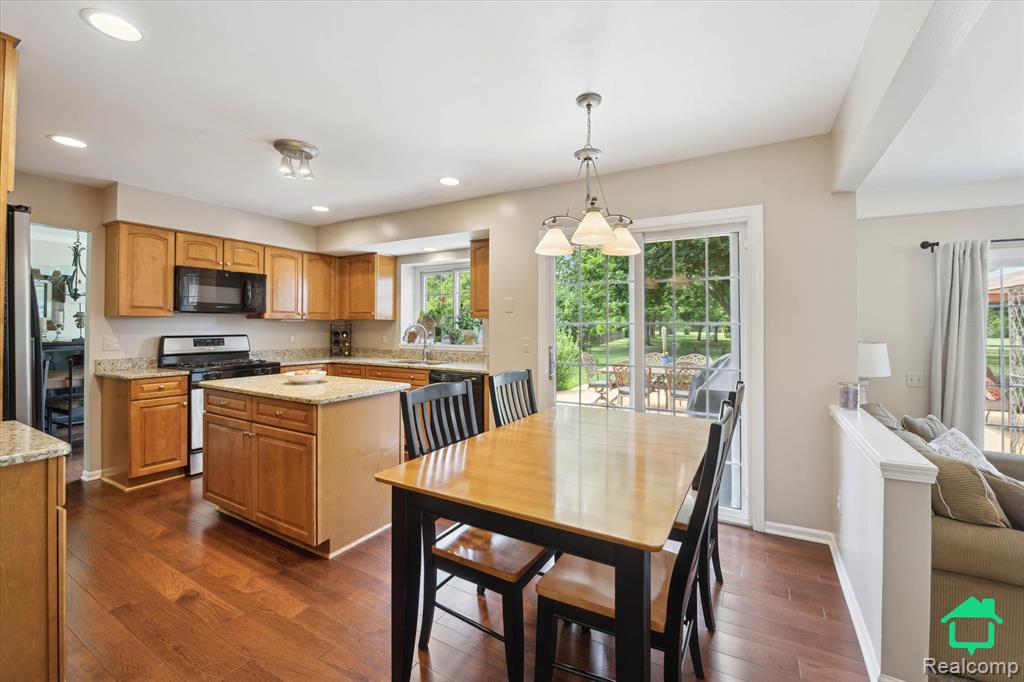46518 E Oak Manor Court, Canton, MI 48187 — Photo 10