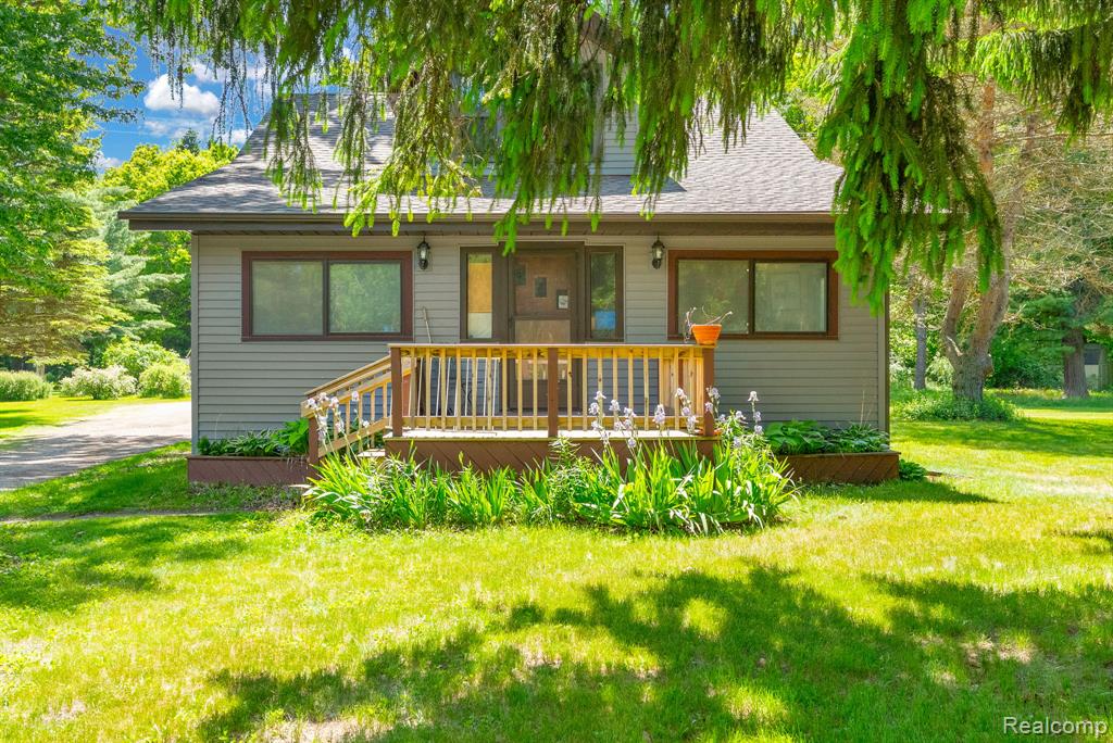 4207 Pine Grove Avenue, Fort Gratiot, MI 48059
