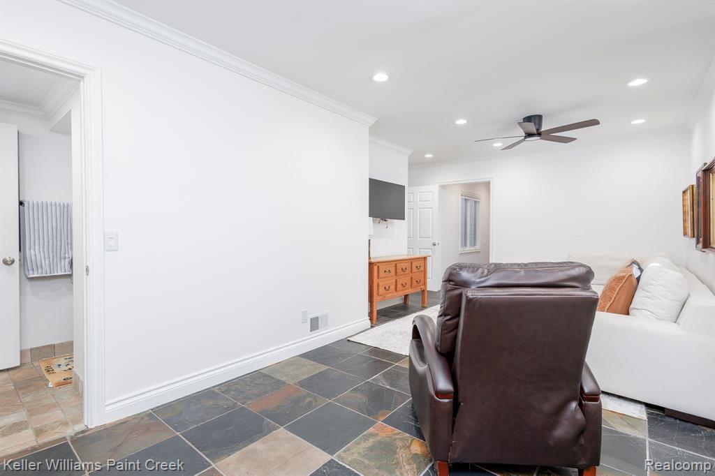 6847 Alden Drive, West Bloomfield, MI 48324 — Photo 18