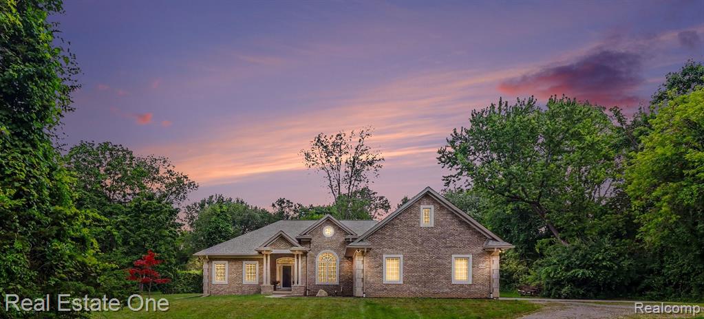 1755 Gray Twig Lane, Milford, MI 48381