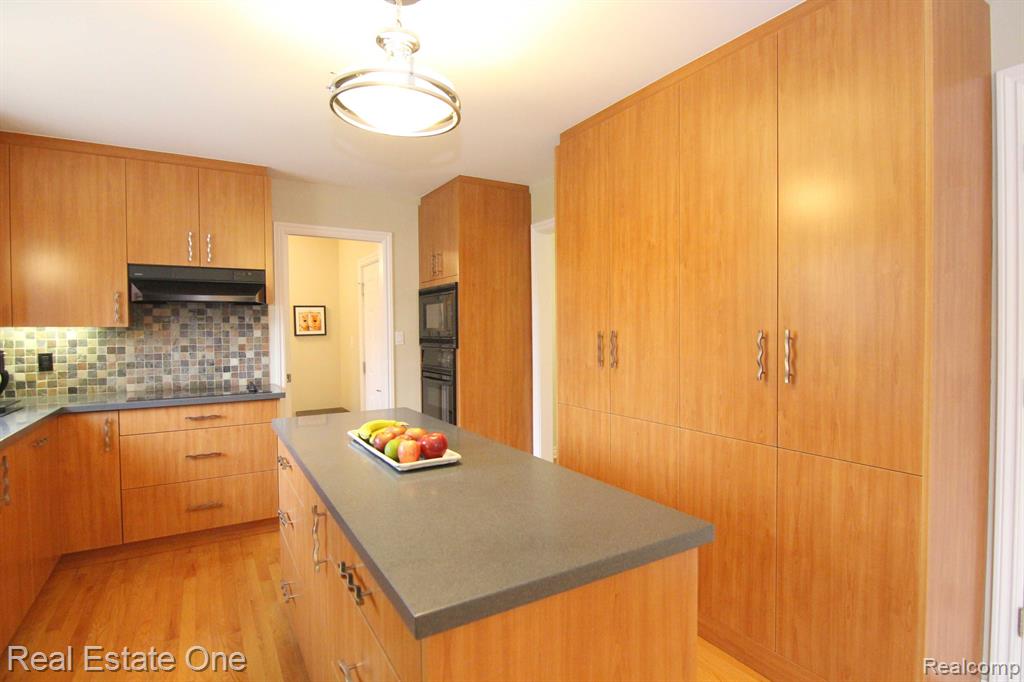 6749 ALDERLEY Way, West Bloomfield, MI — Photo 11