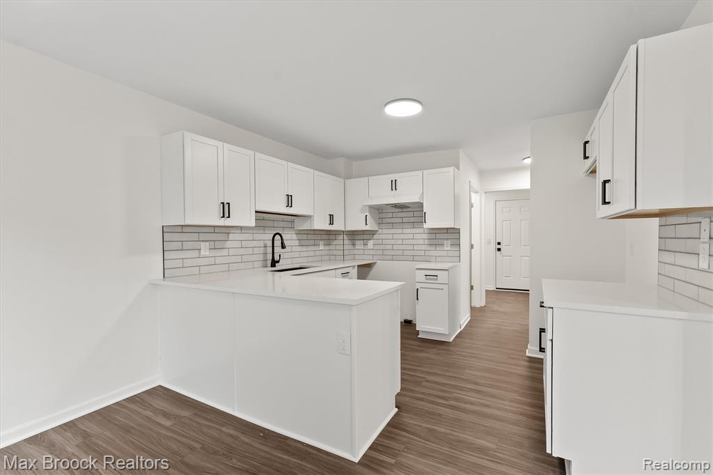 24530 Pineview Street, Oak Park, MI 48237 — Photo 12