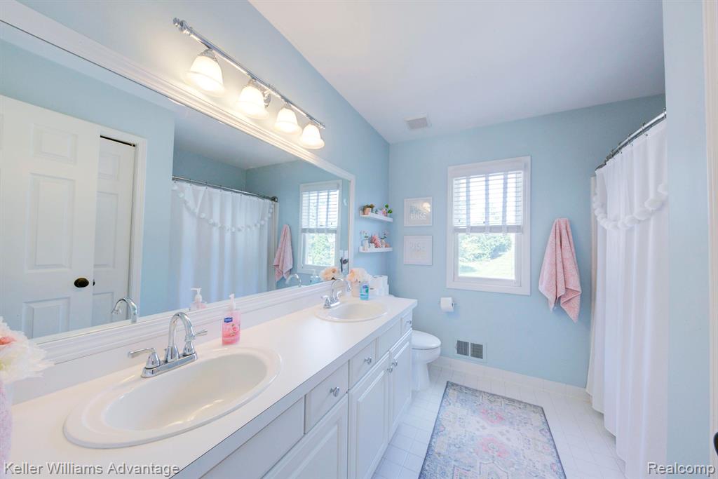 47694 EDINBURGH Drive, Plymouth, MI 48170 — Photo 44