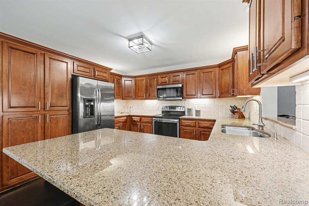 4337 Elaine Court, Utica, MI 48316 — Photo 13