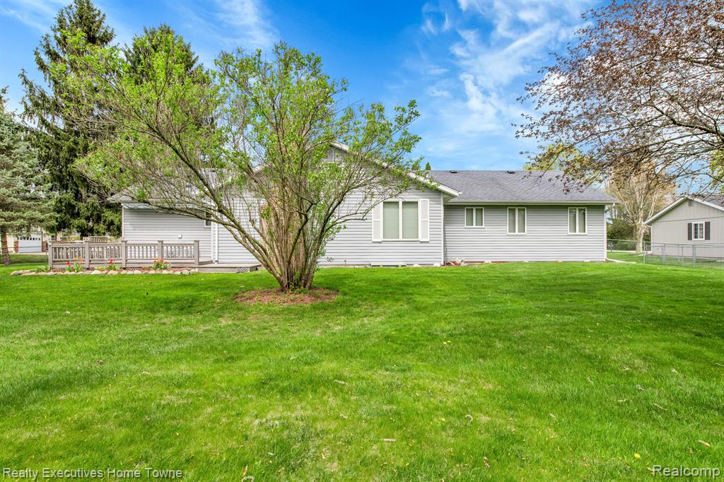 4681 BUCKINGHAM Drive, Port Huron, MI 48060 — Photo 29