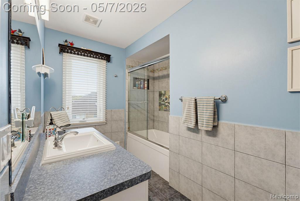 43376 Chester Drive, Sterling Heights, MI 48314 — Photo 35