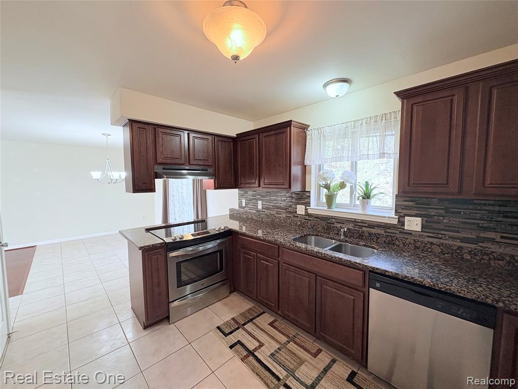 6178 Elarz Drive, Troy, MI 48085 — Photo 5
