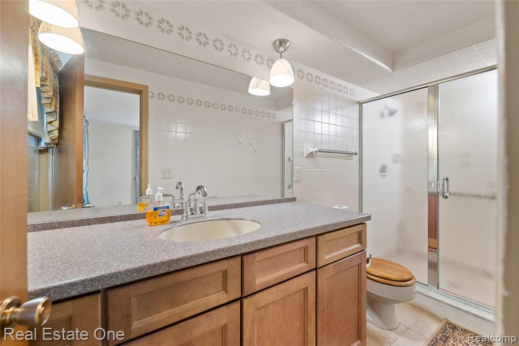 25574 Wilson Drive, Dearborn Heights, MI 48127 — Photo 47