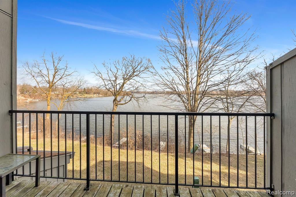 9629 HARBOUR COVE, Ypsilanti, MI 48197 — Photo 13