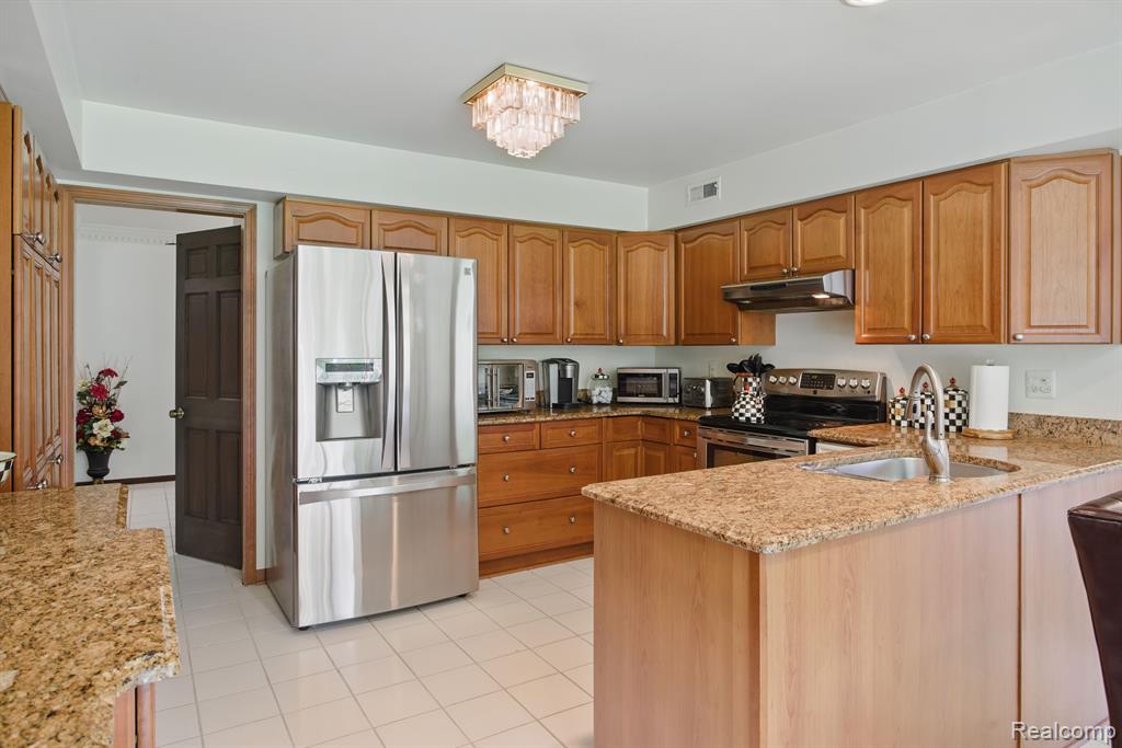 5389 Vincennes Drive, Bloomfield Hills, MI 48302 — Photo 33