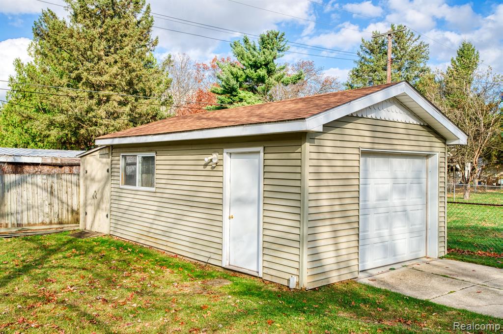 985 TIERNEY, Highland, MI 48356 — Photo 18