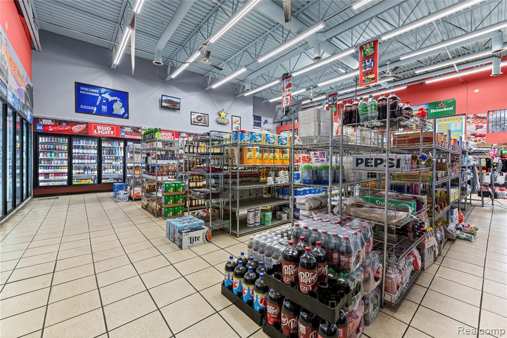 7512 9 Mile E, Macomb, MI 48091