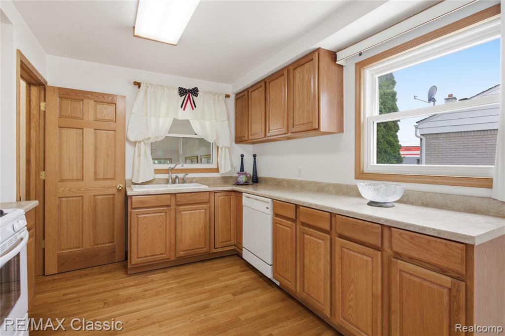 1829 Alard Avenue, Lincoln Park, MI 48146 — Photo 12