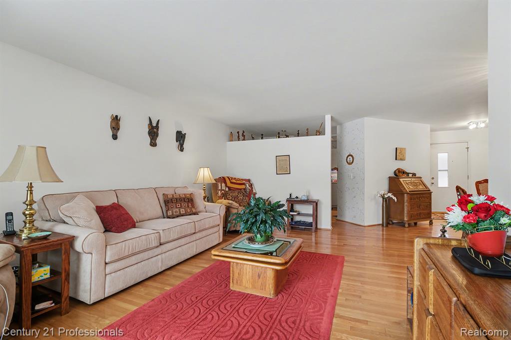 6680 Ridgefield Circle, 102, West Bloomfield, MI — Photo 9